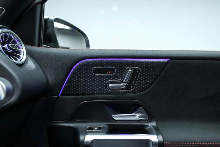 Hvid Mercedes EQB250+ fra 2025