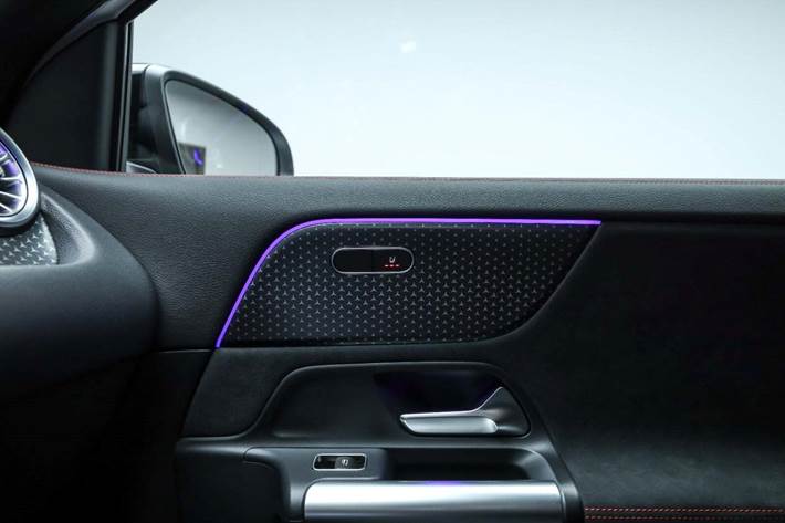 Hvid Mercedes EQA250+ fra 2025