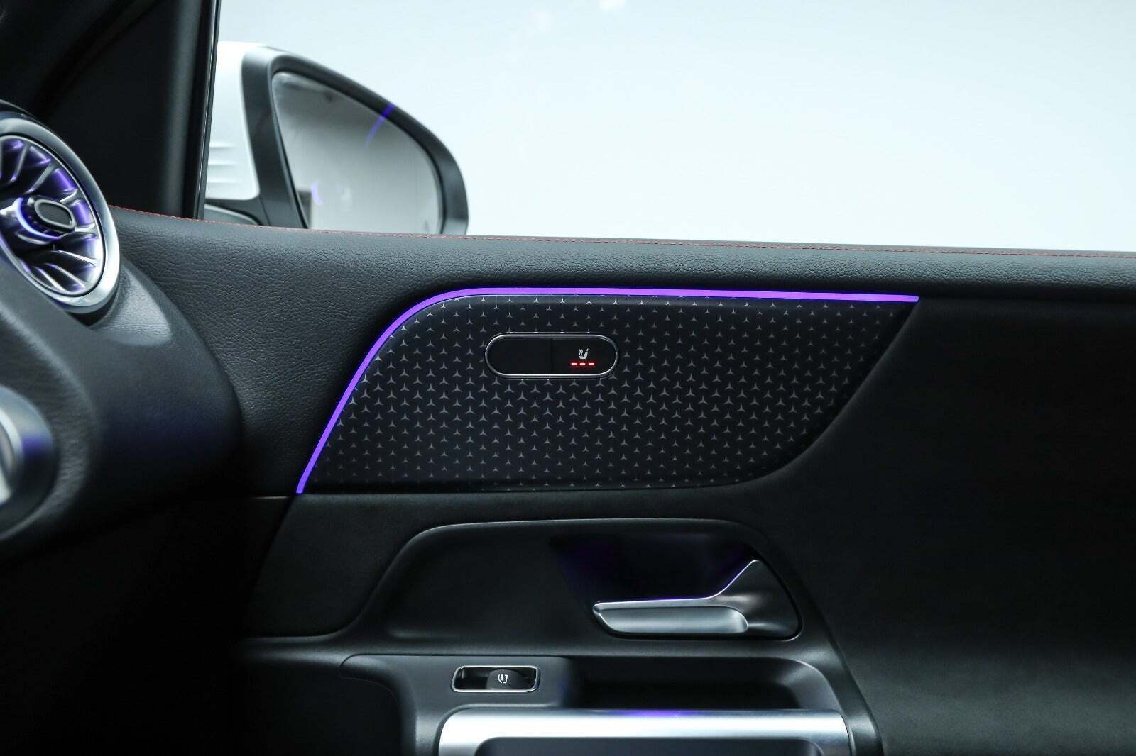 Hvid Mercedes EQB250+ fra 2026