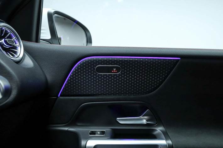 Hvid Mercedes EQB250+ fra 2026