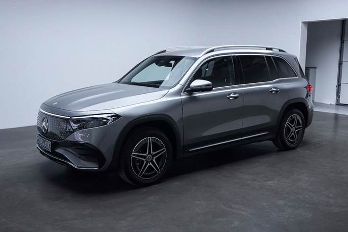 Grå Mercedes EQB250+ fra 2025