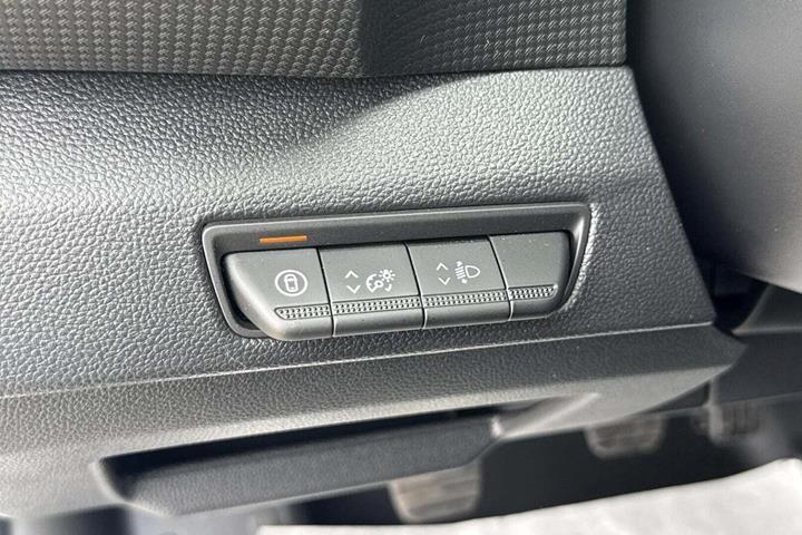 Hvid Renault Trafic fra 2025