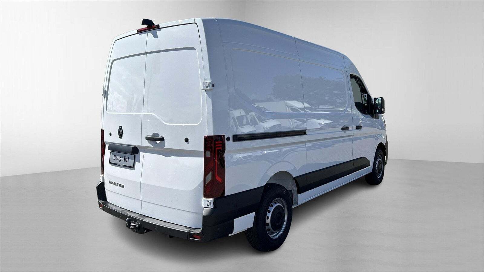 Hvid Renault Master V T33 fra 2025 set udefra
