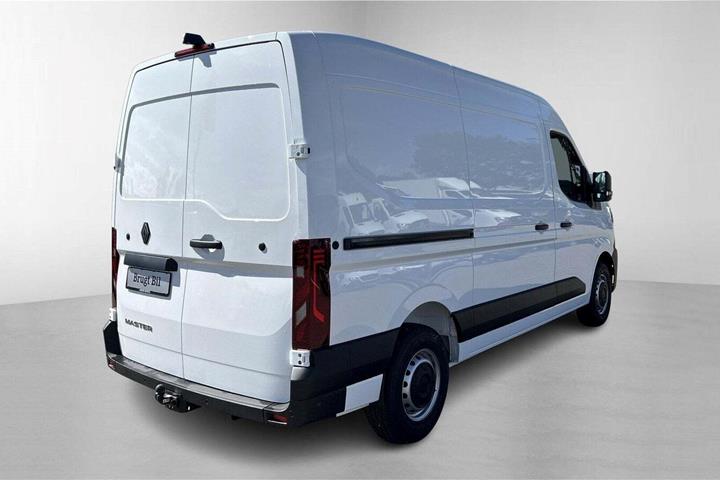 Hvid Renault Master V T33 fra 2025 set udefra