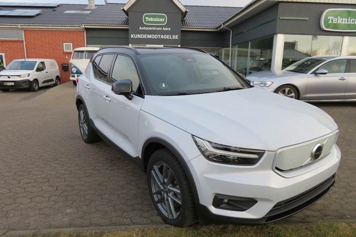 Sølv Volvo XC40 fra 2024