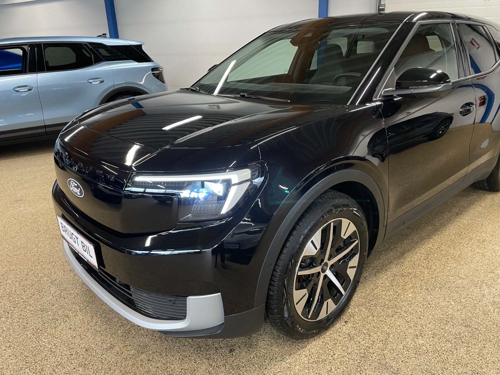 Ford Explorer 77 Select Extended Range