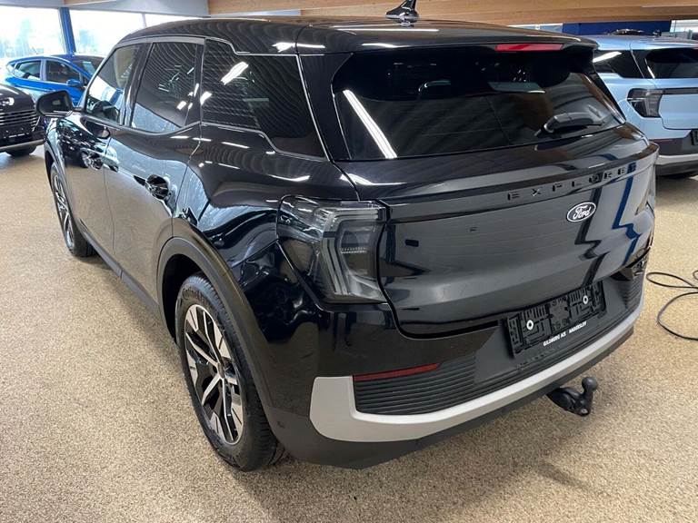 Ford Explorer 77 Select Extended Range