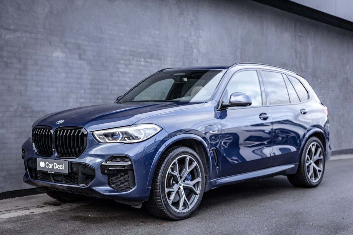 Blå BMW X5 fra 2022