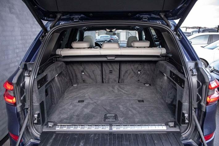 Blå BMW X5 fra 2022