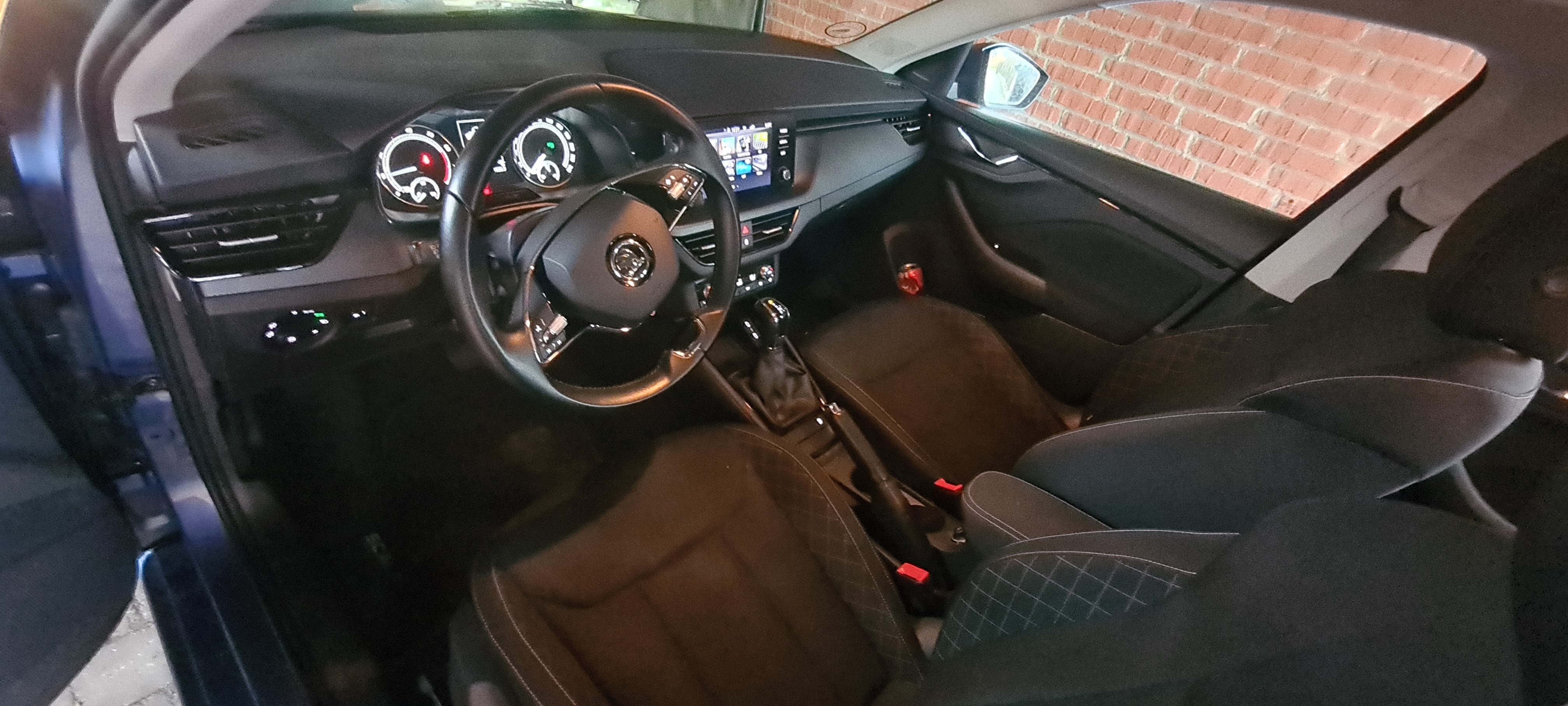 Blå Skoda Scala fra 2021