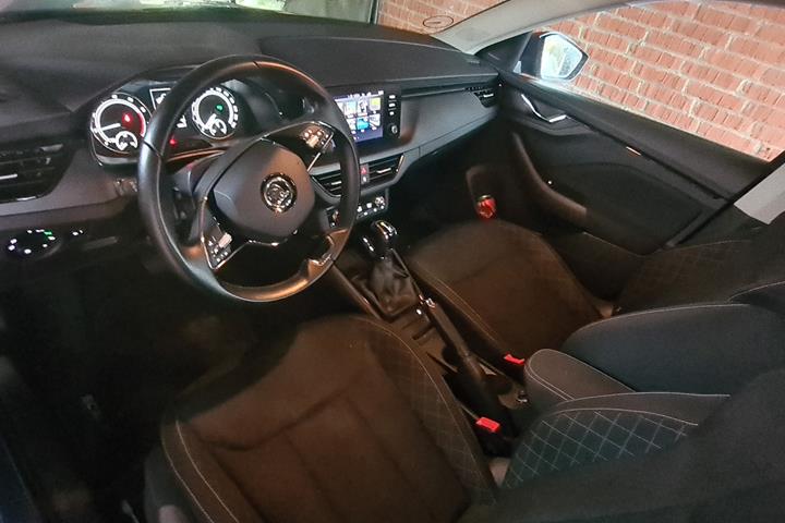 Blå Skoda Scala fra 2021