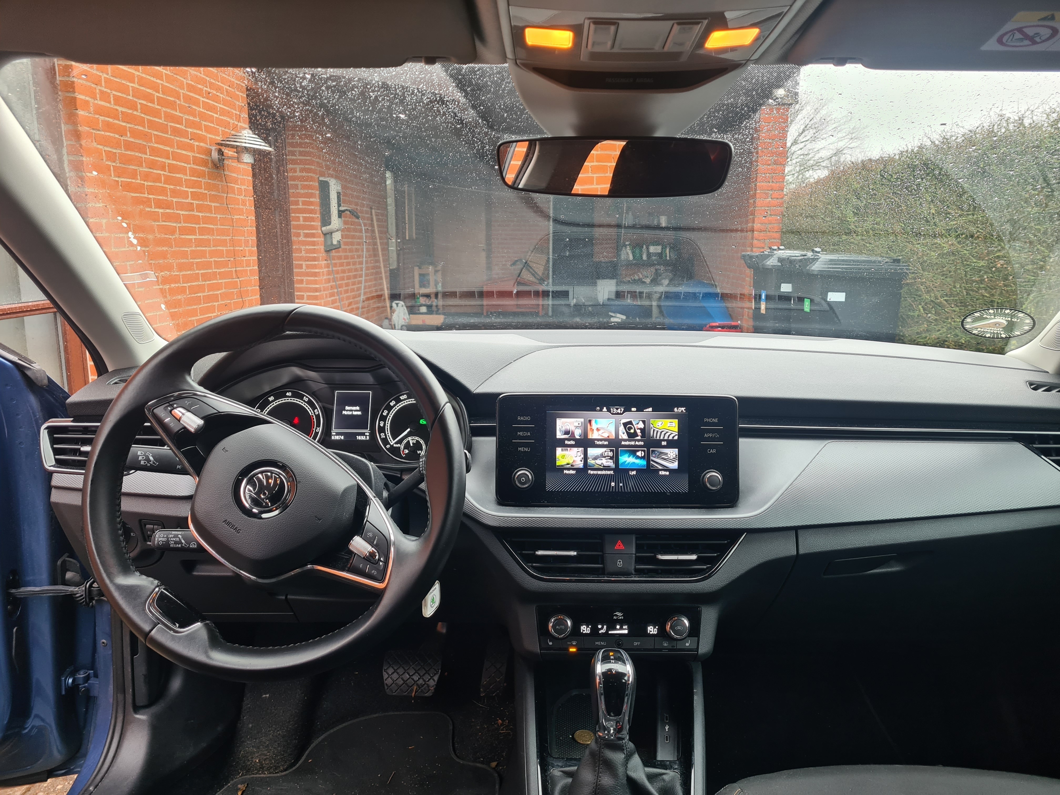 Blå Skoda Scala fra 2021