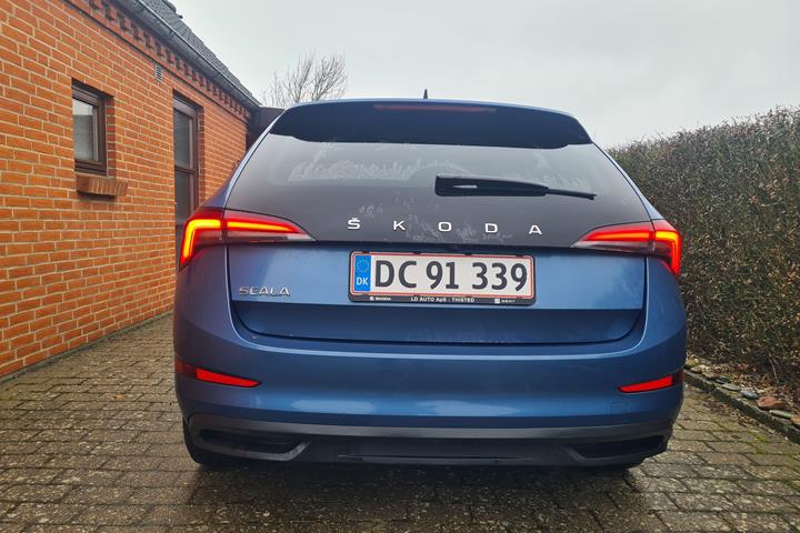 Blå Skoda Scala fra 2021
