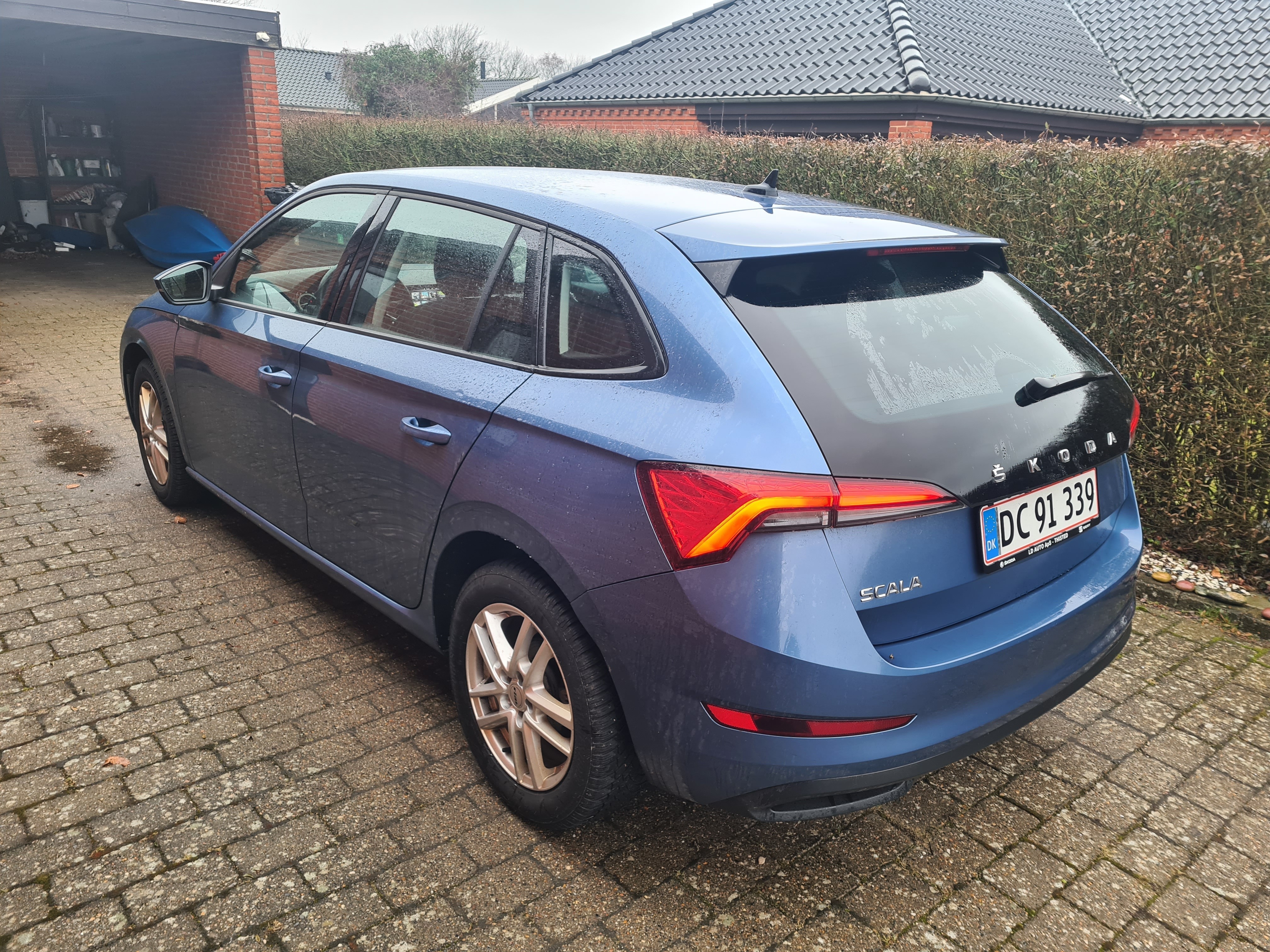 Blå Skoda Scala fra 2021