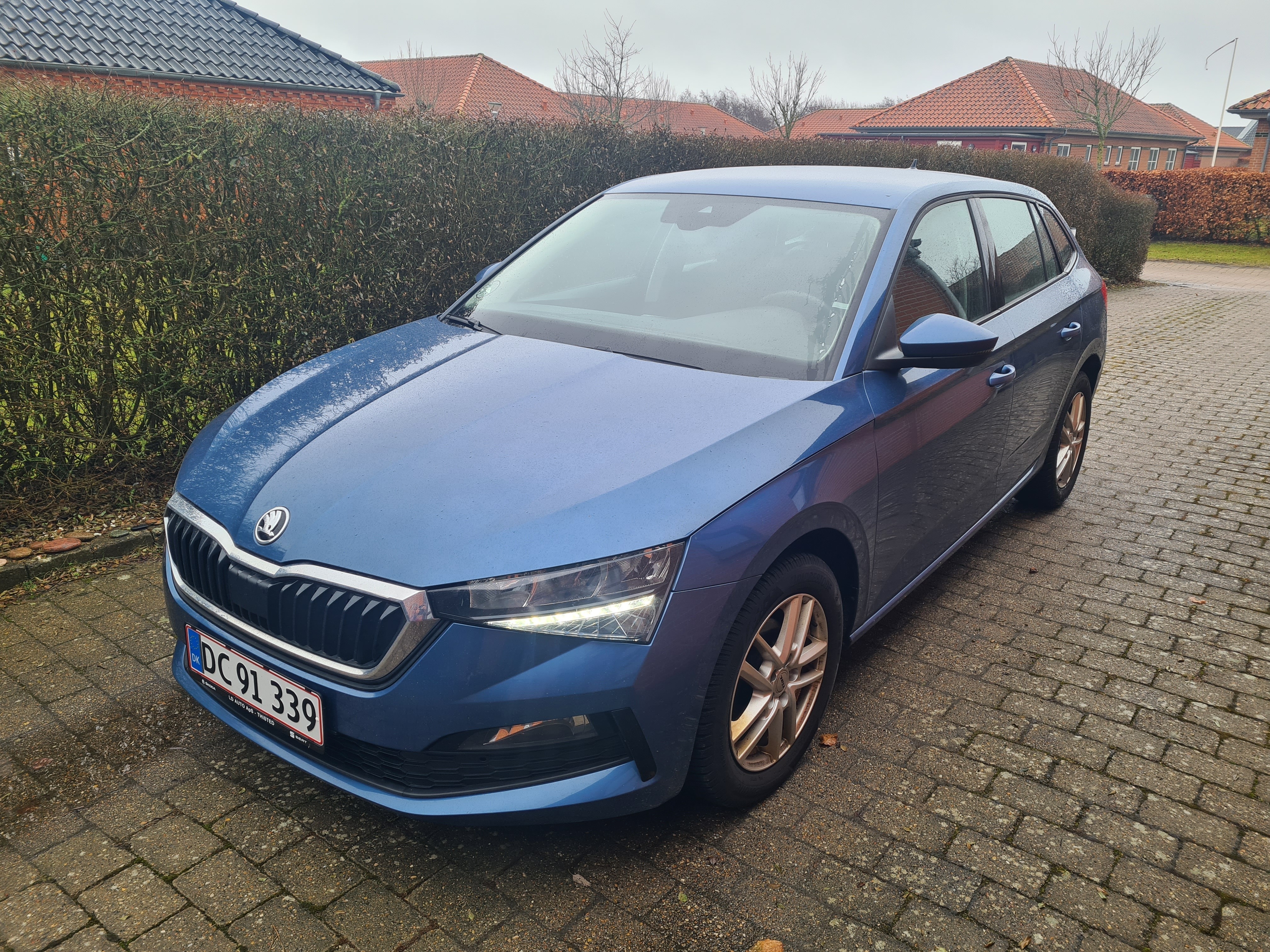 Blå Skoda Scala fra 2021