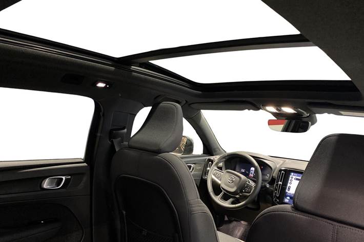 Sort Volvo EX40 fra 2025