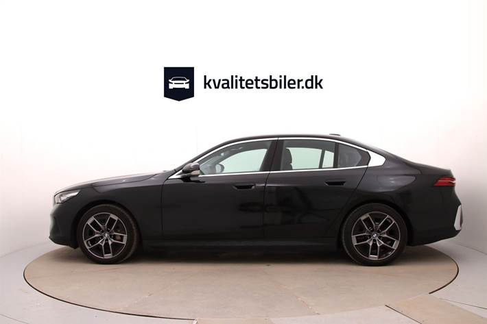 Sort BMW i5 fra 2025