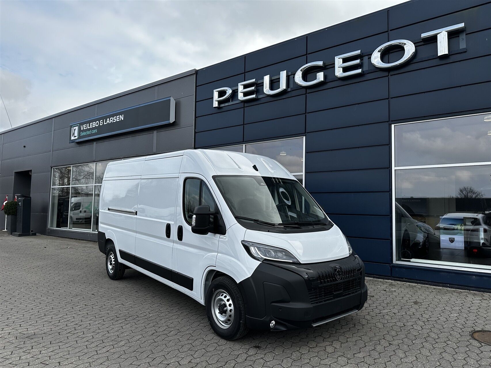 Peugeot Boxer 2,2 435 L3H2 BlueHDi Premium 180HK Van 6g