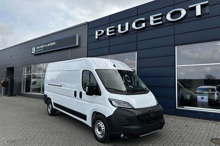Hvid Peugeot Boxer fra 2025