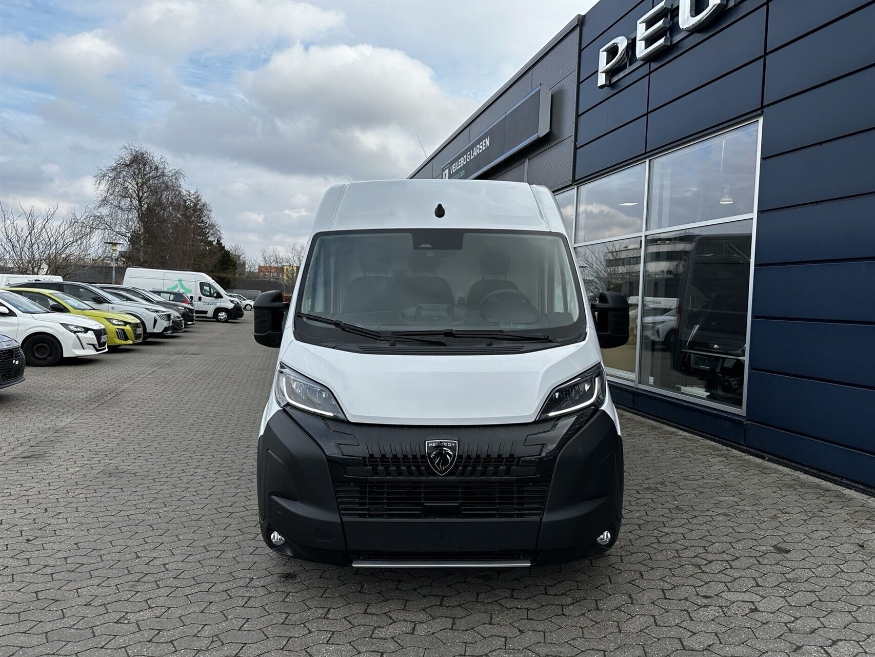 Peugeot Boxer 2,2 435 L3H2 BlueHDi Premium 180HK Van 6g