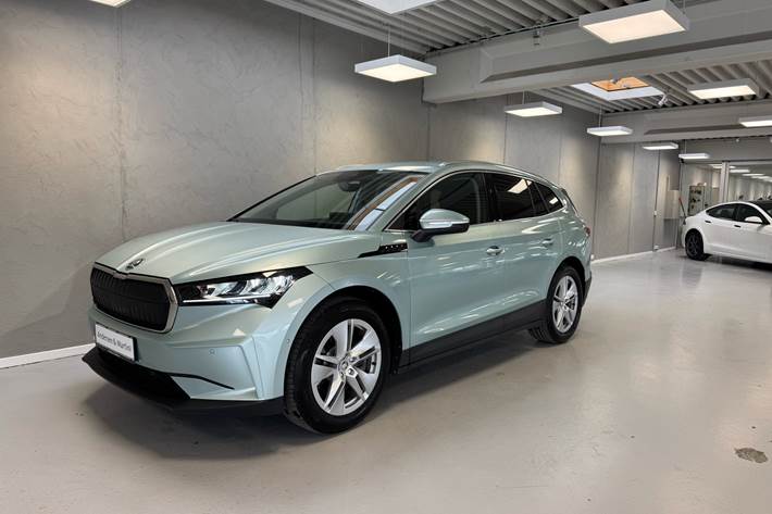 Grå Skoda Enyaq fra 2022