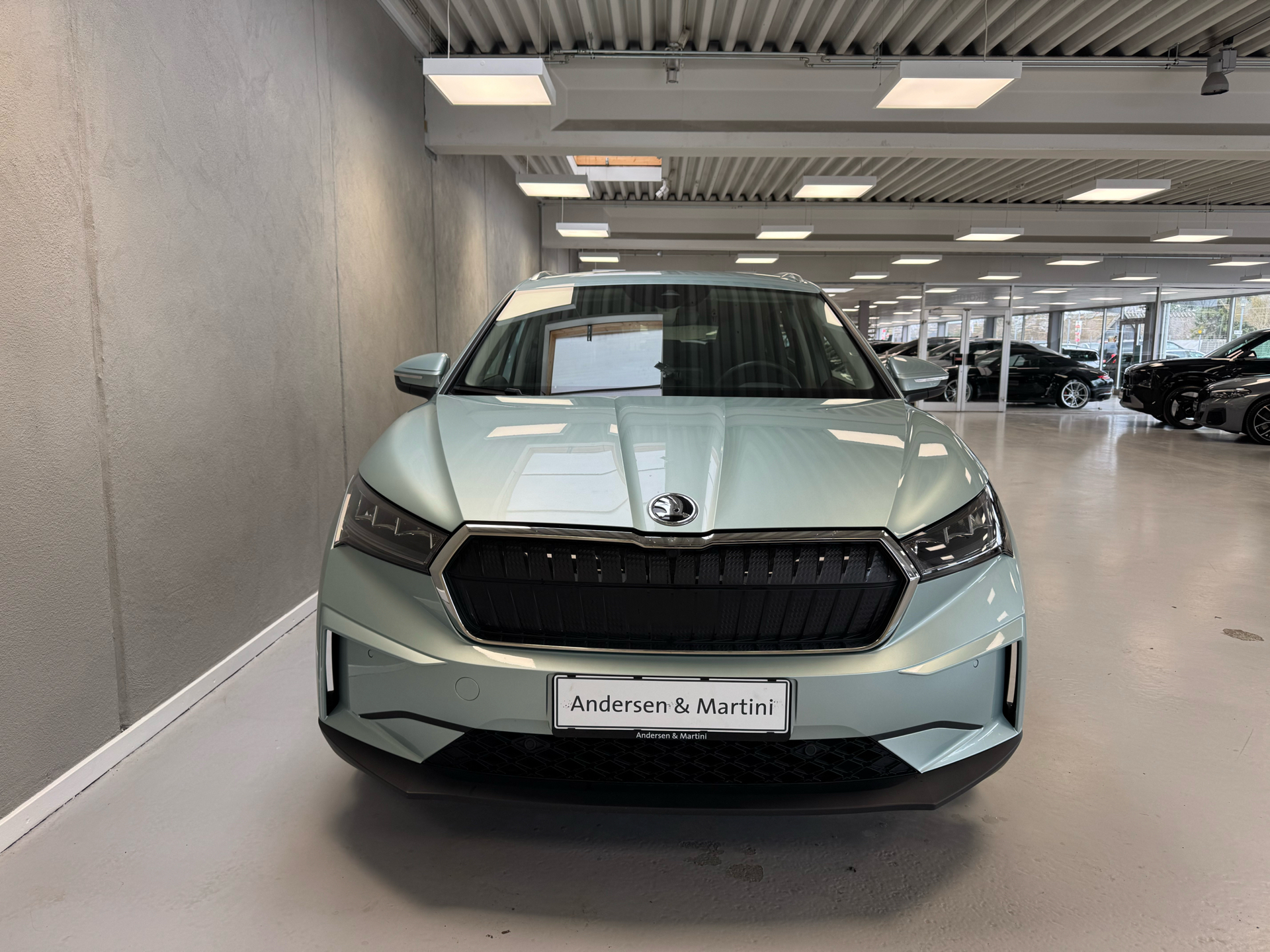 Grå Skoda Enyaq fra 2022