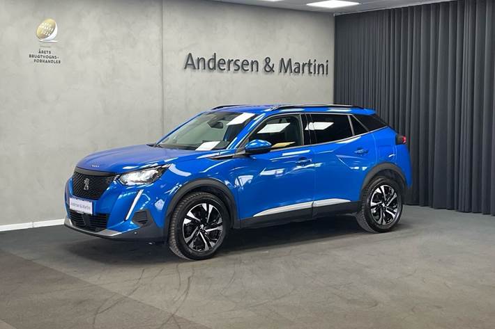 Blå Peugeot 2008 fra 2020