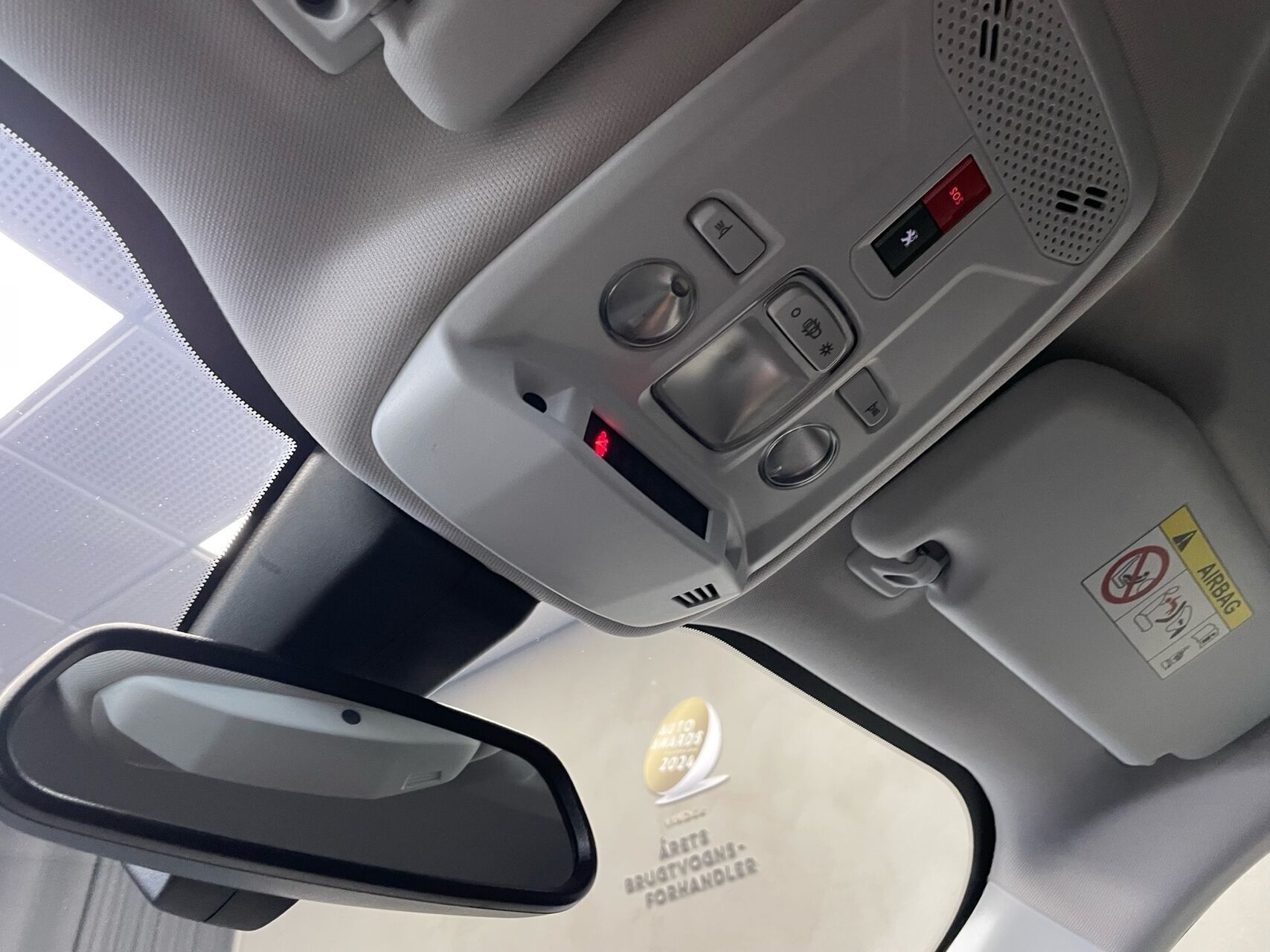 Blå Peugeot 2008 fra 2020