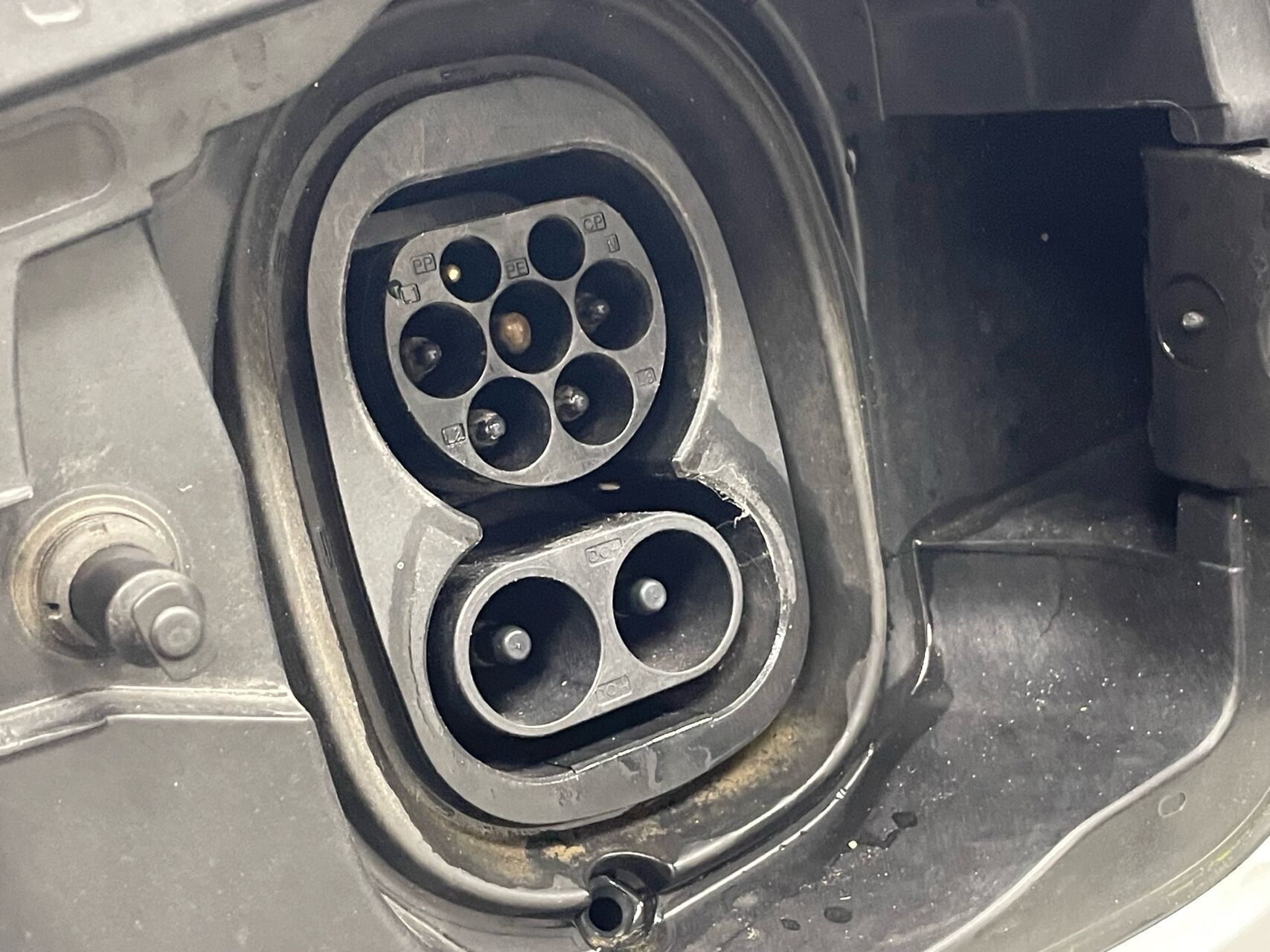 Hvid Skoda Enyaq fra 2021