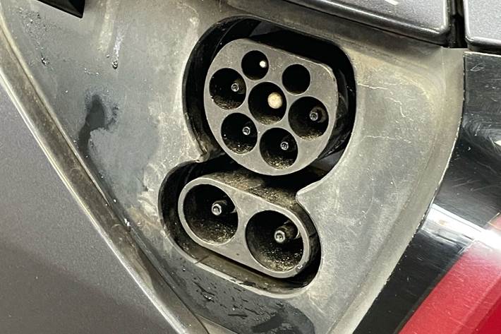 Grå Tesla Model 3 fra 2020