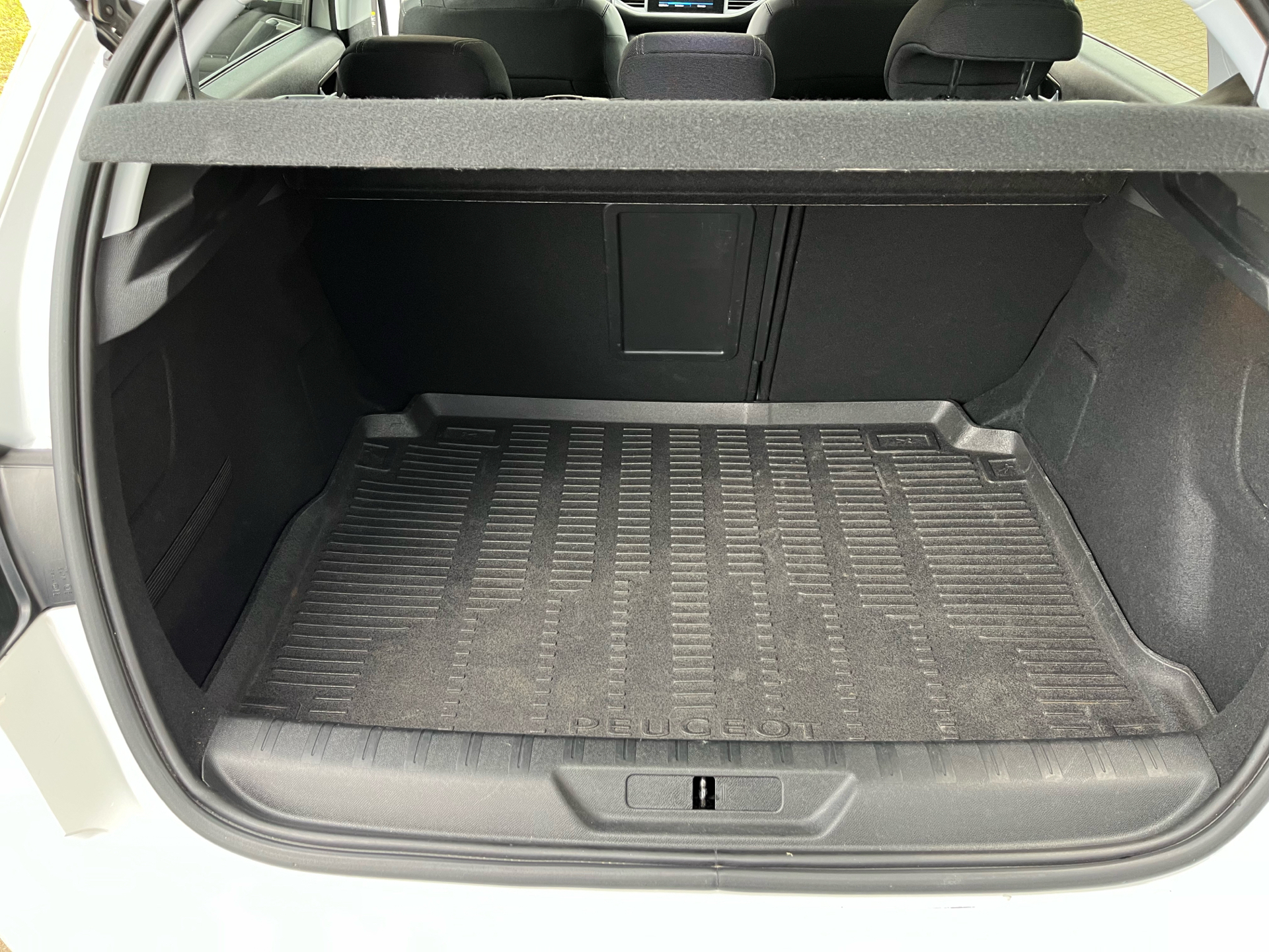 Hvid Peugeot 308 fra 2020