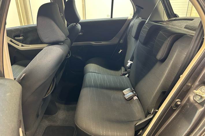 Sort Toyota Yaris fra 2008