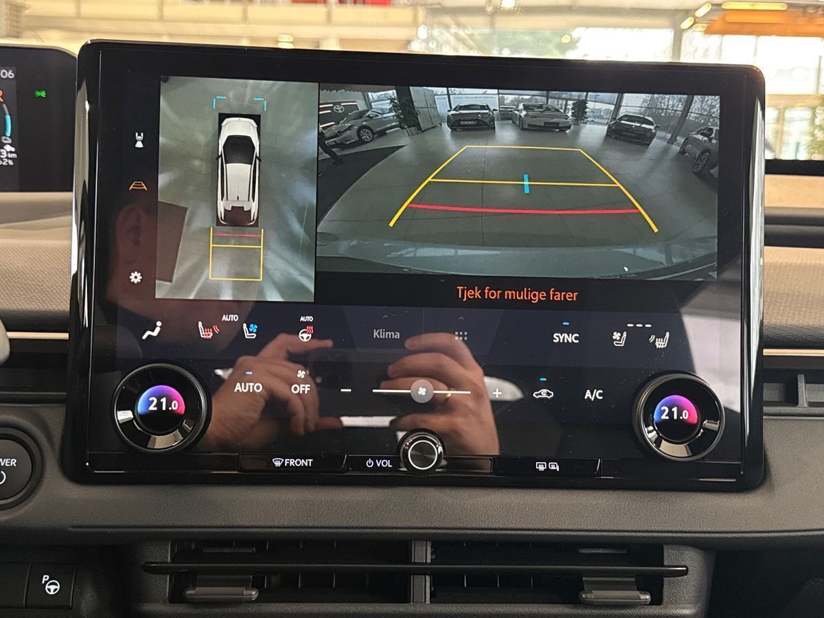 Hvid Toyota BZ4X fra 2026