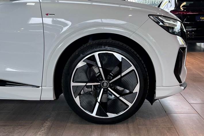 Hvid Audi Q4 e-tron fra 2024
