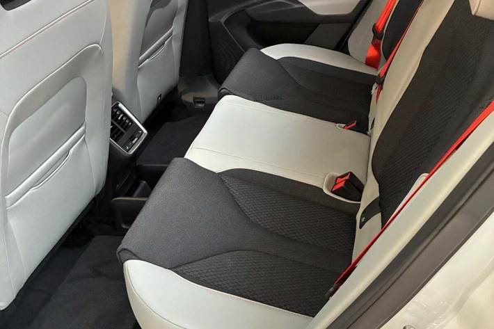 Hvid Skoda Elroq fra 2026