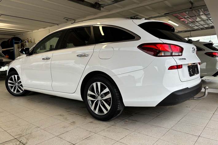 Hvid Hyundai i30 fra 2017