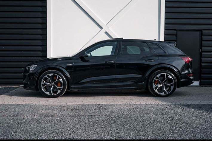 Gul Audi e-tron S fra 2021