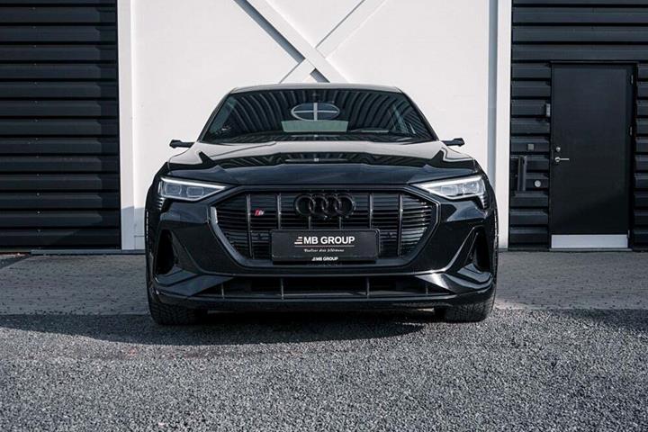 Gul Audi e-tron S fra 2021
