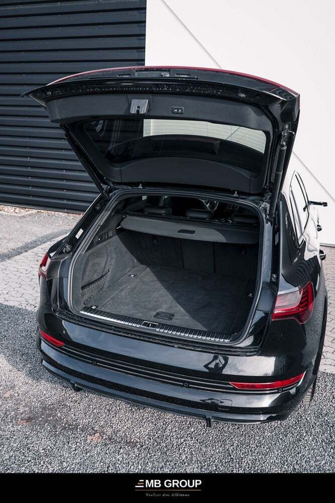 Gul Audi e-tron S fra 2021