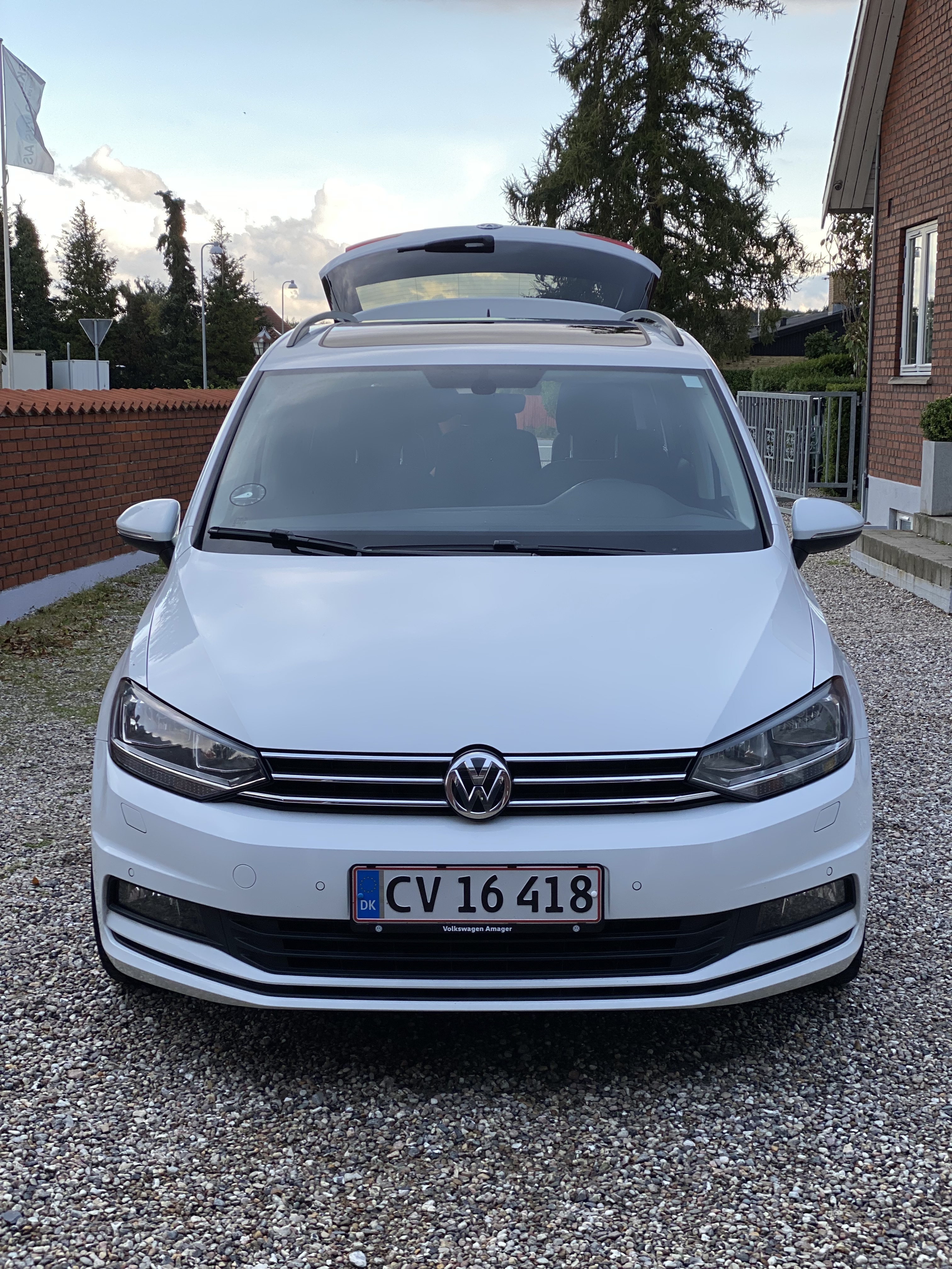 Hvid VW Touran fra 2017