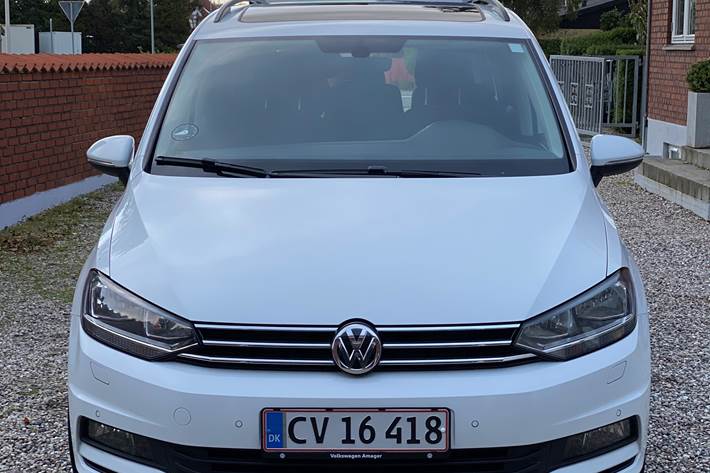Hvid VW Touran fra 2017