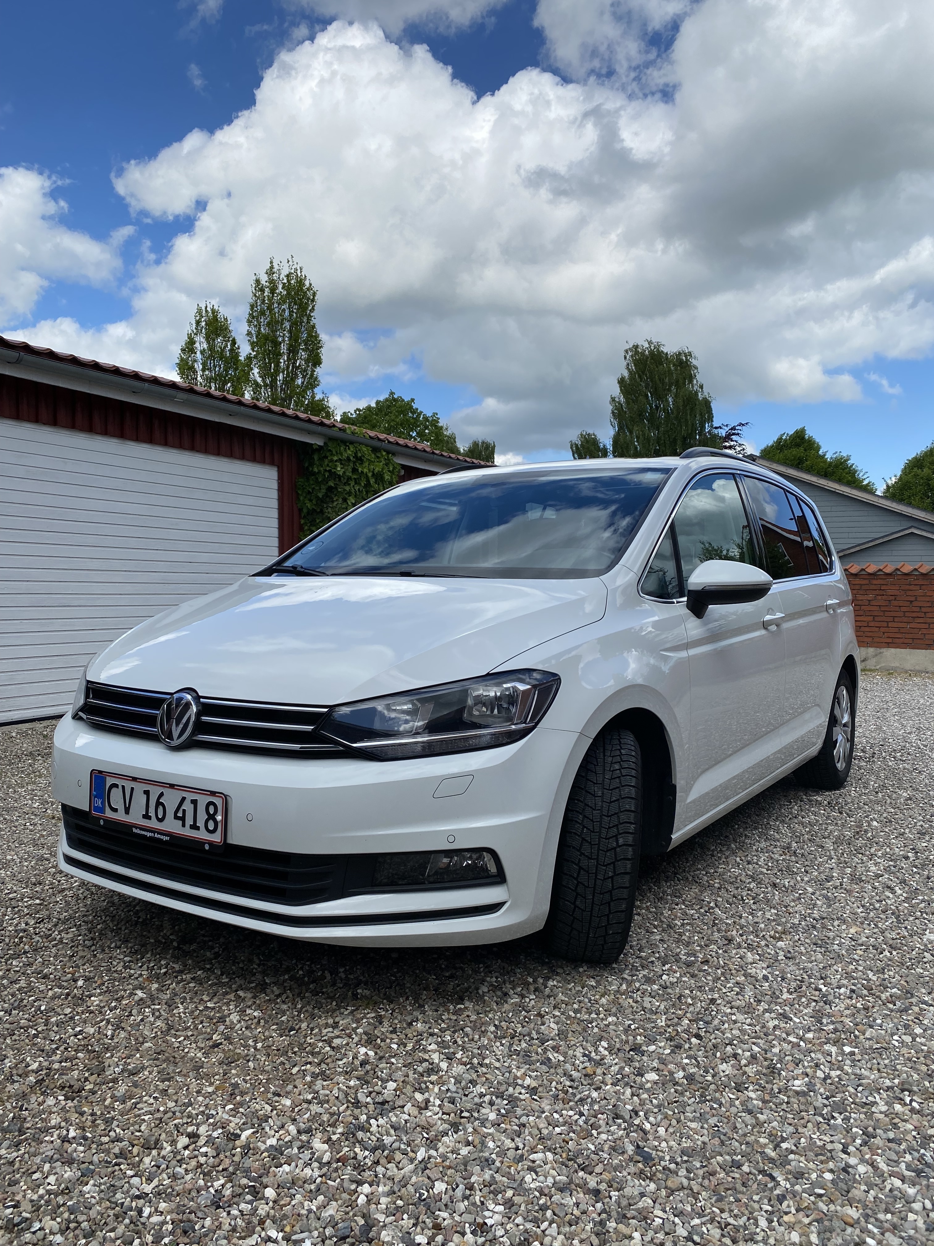 Hvid VW Touran fra 2017