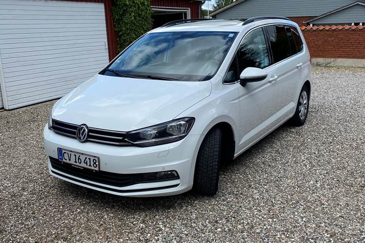 Hvid VW Touran fra 2017