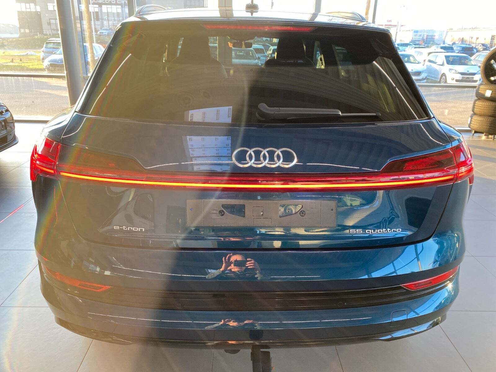 Blå Audi e-tron fra 2020