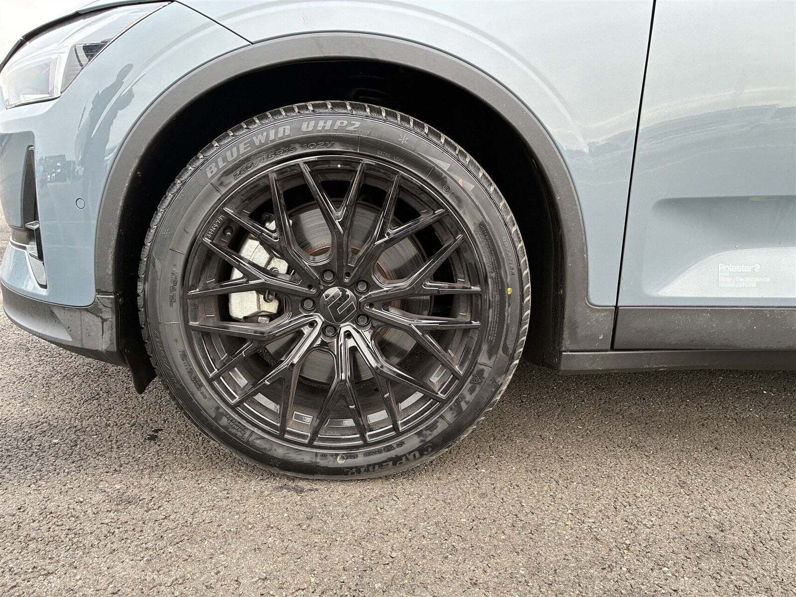 Grå Polestar 2 fra 2023