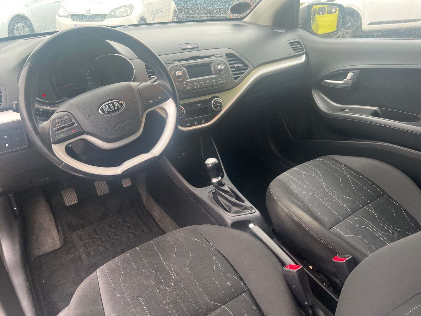 Grå Kia Picanto fra 2016