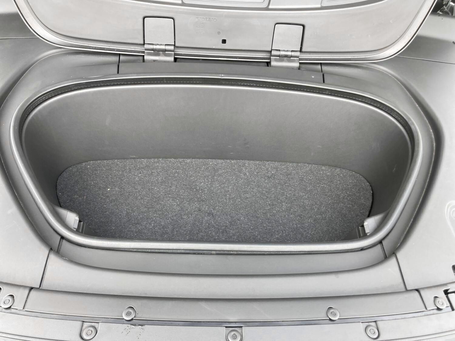 Grå Volvo C40 fra 2022