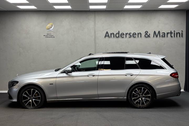 Sølv Mercedes E300 de fra 2019