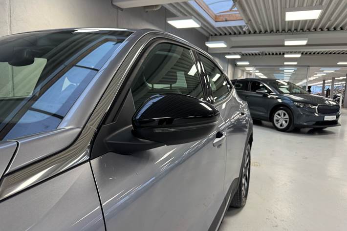 Grå Opel Mokka-e fra 2024