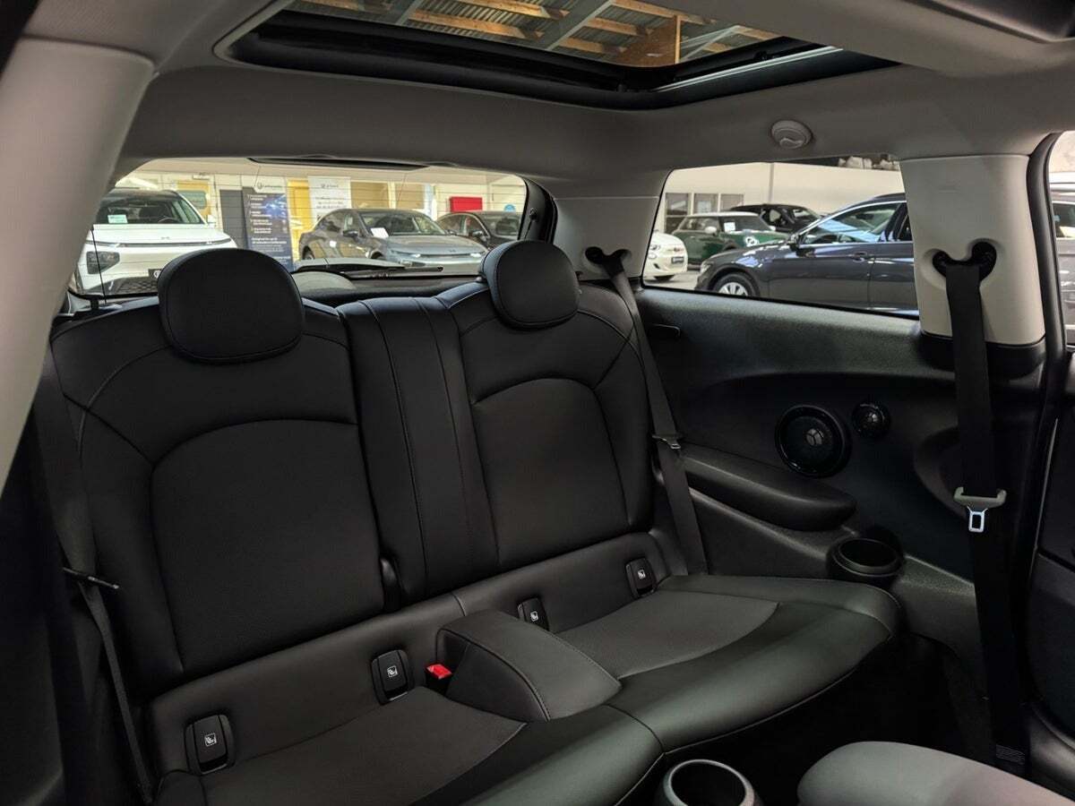 Sølv Mini Cooper SE fra 2023